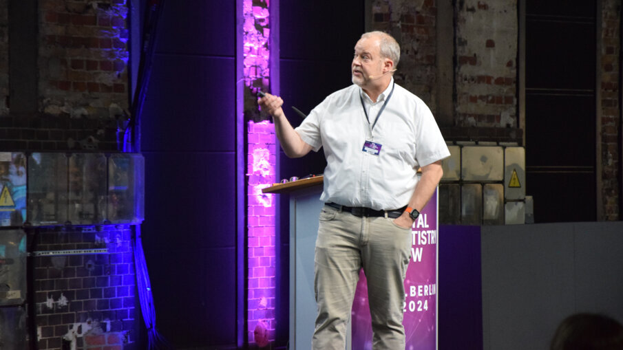 Dr Oliver Seligmann held a presentation on how to intregrate an intra-oral scanner into the dental office. 