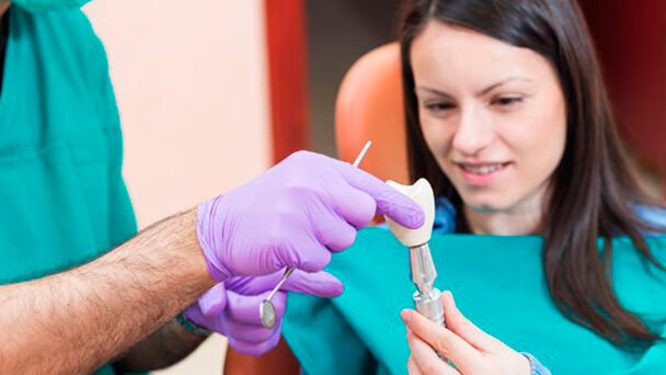 Il bruxismo aumenta il rischio per gli impianti