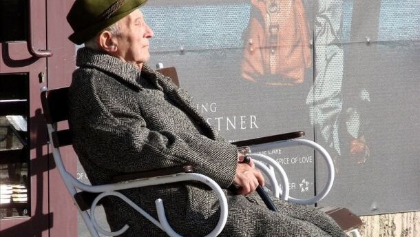 Ivoren Kruis neemt leiding in voorlichting ouderen