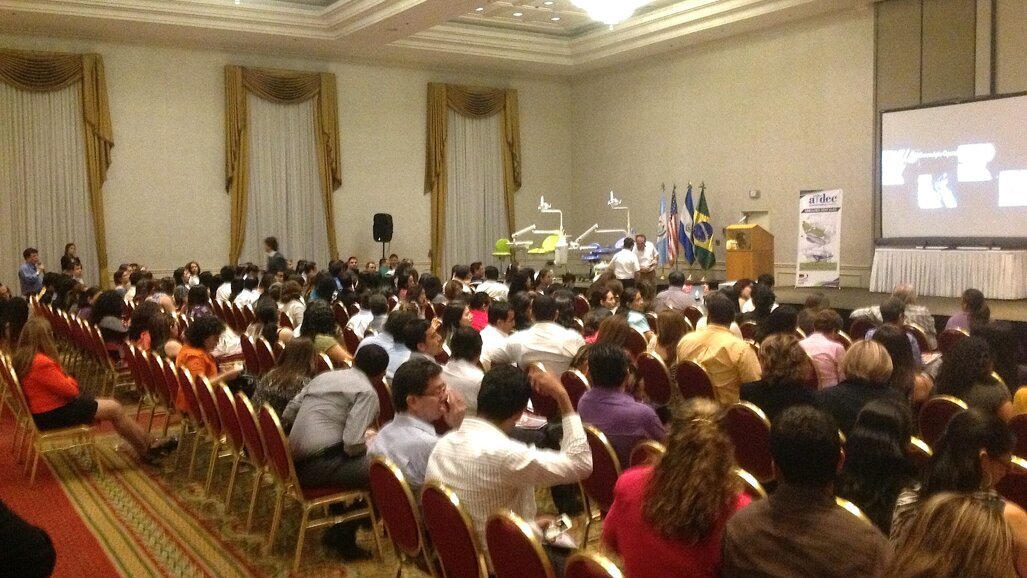 FGM reúne más de 500 odontólogos en Latinoamérica