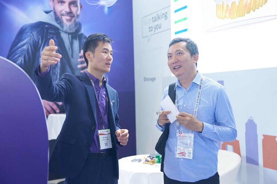 Exocad’s Kui Wang (left) and DTI China’s Jack Zheng discussed recent developments in the Chinese market.