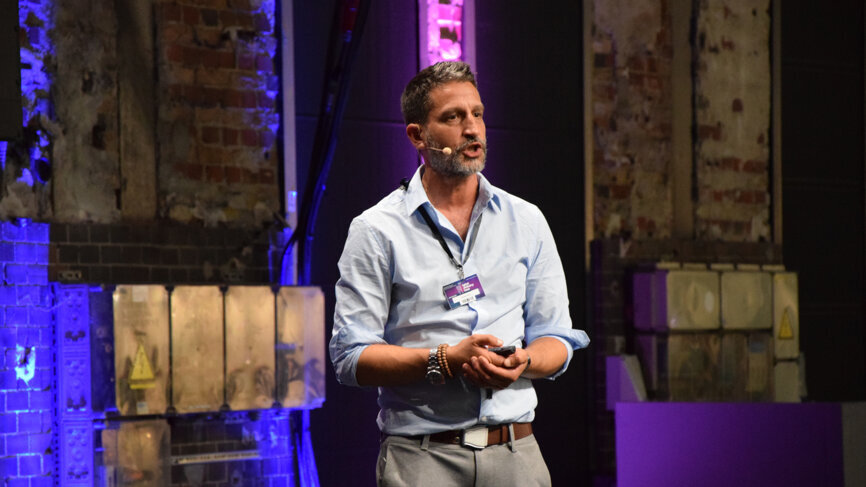 Robert Nicic, master dental technician and laboratory manager at the Department of Prosthodontics, Geriatric Dentistry and Craniomandibular Disorders at Charité—Universitätsmedizin Berlin, giving a presentation on clinical cases about BEGO's VarseoSmile Crown plus.