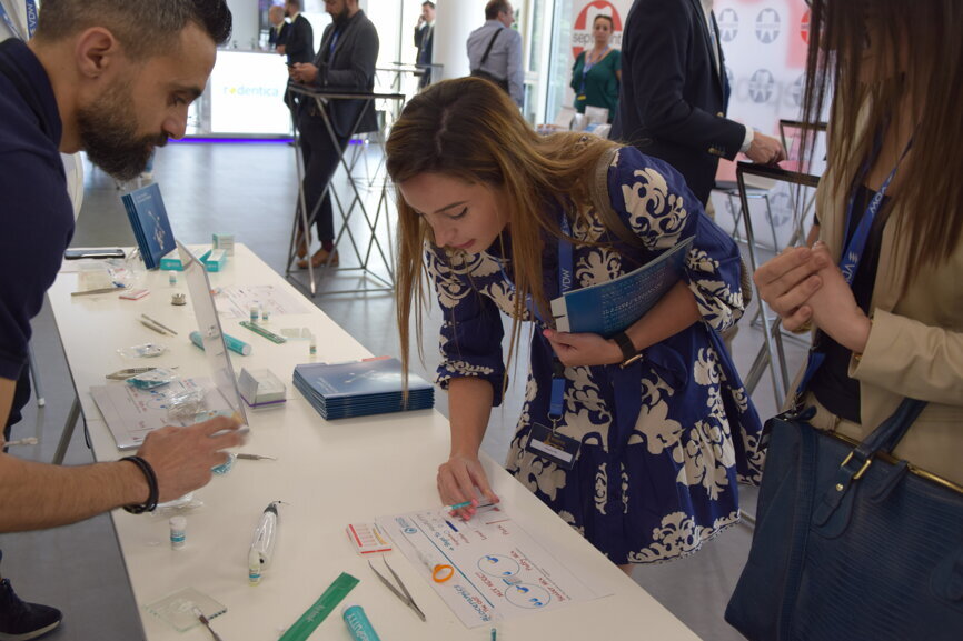 ROOTS SUMMIT attendees were excited to visit the COXO booth at the Cubex Center Prague. 