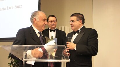 Haster y Anitua ganan premios de la Fundación Dental Española