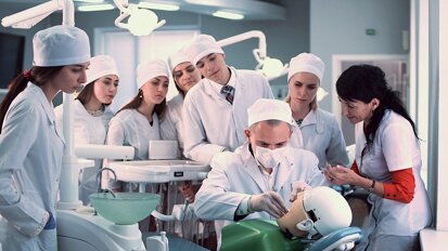 Un Máster en Ortodoncia entre España y Francia