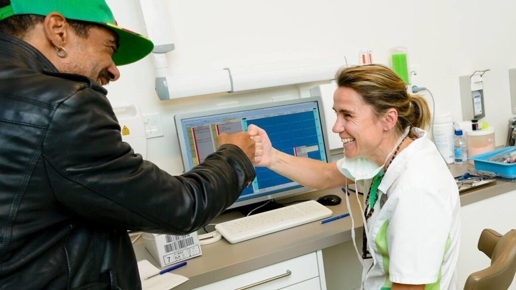 Straattandarts Didi Landman: “Veel dakloze patiënten kunnen niet kauwen”