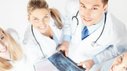 Наръчник за студенти: Накъде да поемем след университета?