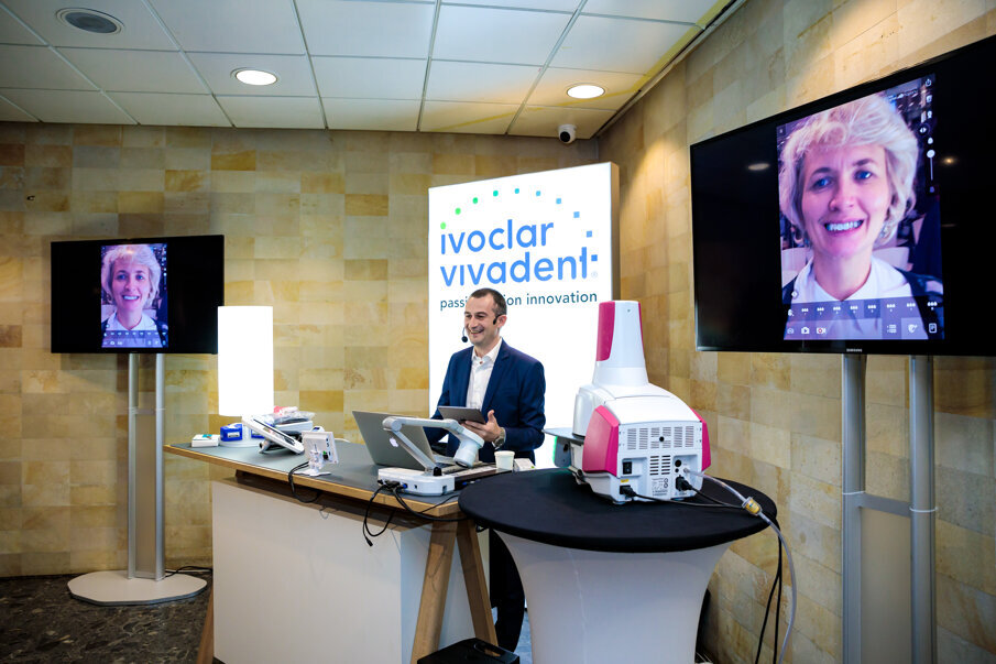 Slika. 4.: Prezentacija IvoSmile App-a i dr. Dan Patroi 