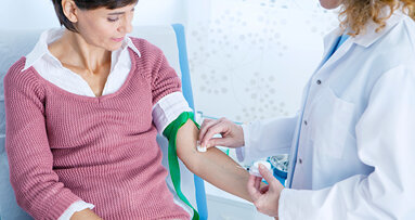 L'odontoiatra può effettuare prelievi venosi se inerenti alla propria attività clinica. La posizione FNOMCeO