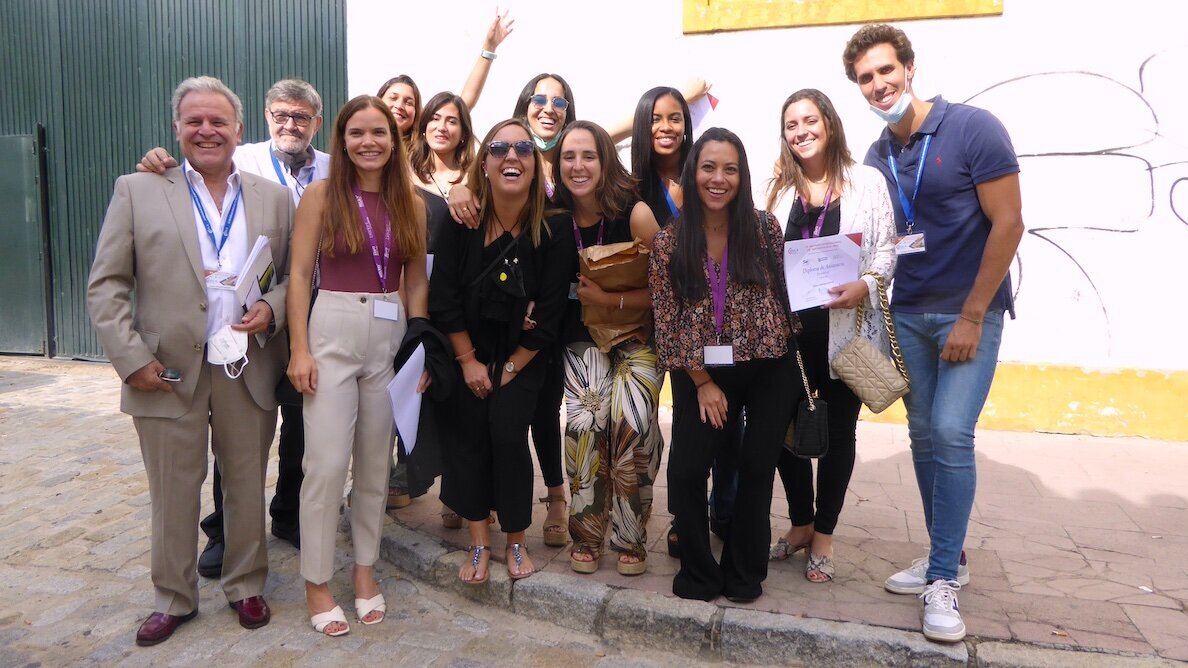 Estudiantes de UB presentan pósters en Congreso de SIOLA