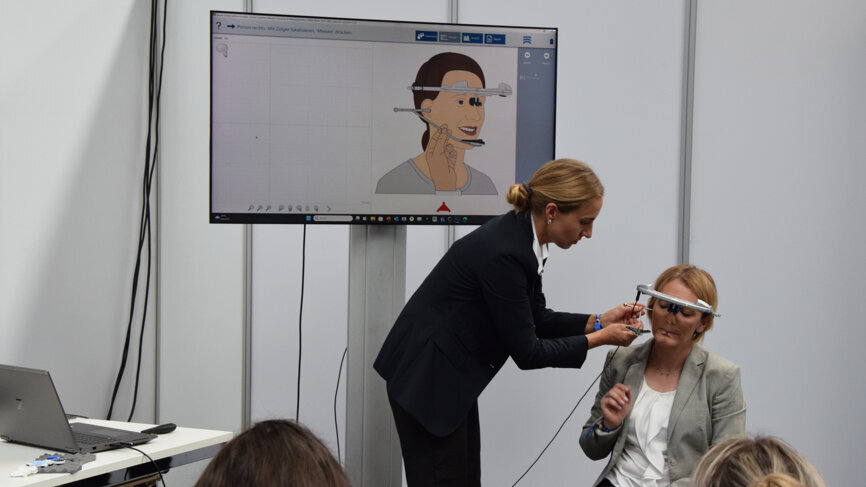 In her workshop, Dr Elisabeth Prause demonstrated all steps from an intra-oral scan, in combination with the digital jaw relation determination, to the finished crown. 