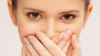 Canadese tandarts plaatst menselijke tanden als prothese