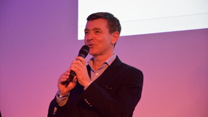 Prof. Reinhard Gruber, a board member of the foundation, encouraged young dental professionals to apply for a scholarship with the Osteology Foundation. (Photograph: Franziska Beier, DTI)