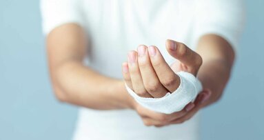 Antibakterielle Medikamente nach Bedarf: Der smarte Verband