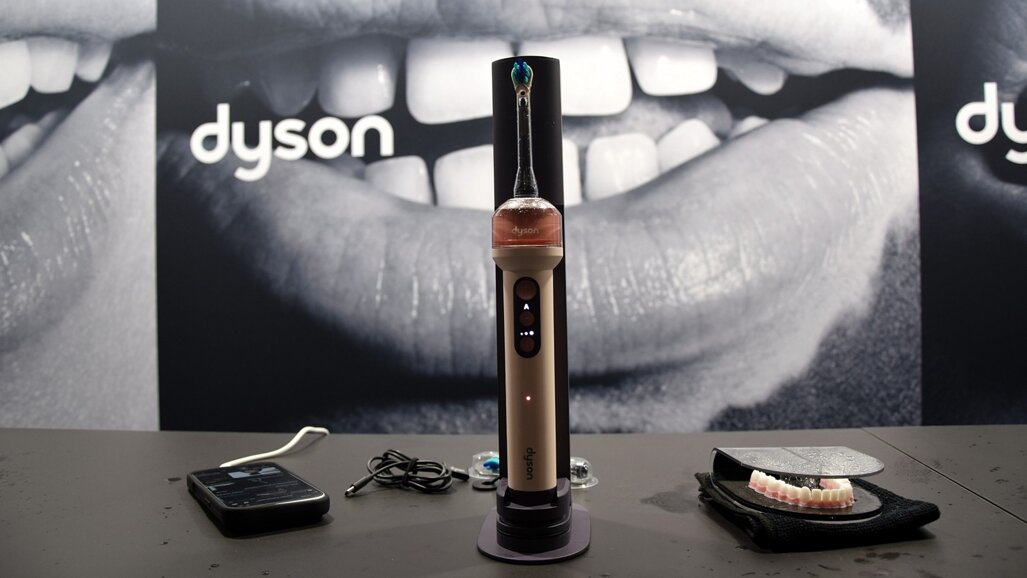 Dyson představil zubní kartáček CameraJet na Světovém dentálním kongresu FDI