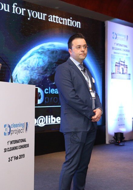 Dr. Alfredo Iandolo presenting his views during the conference.