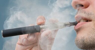 Ook e-sigaret schadelijk voor mondgezondheid
