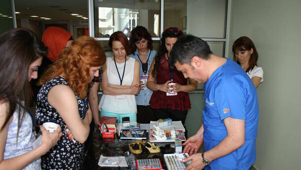 İmplantoloji ve Cerrahide Yardımcı Personel