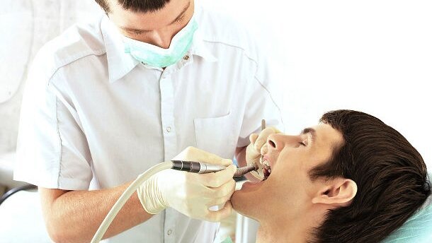 Britští vědci vyvinuli způsob, jak plombovat bez vrtání