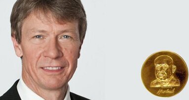 Tholuck-Medaille für Prof. Dr. Dietmar Oesterreich