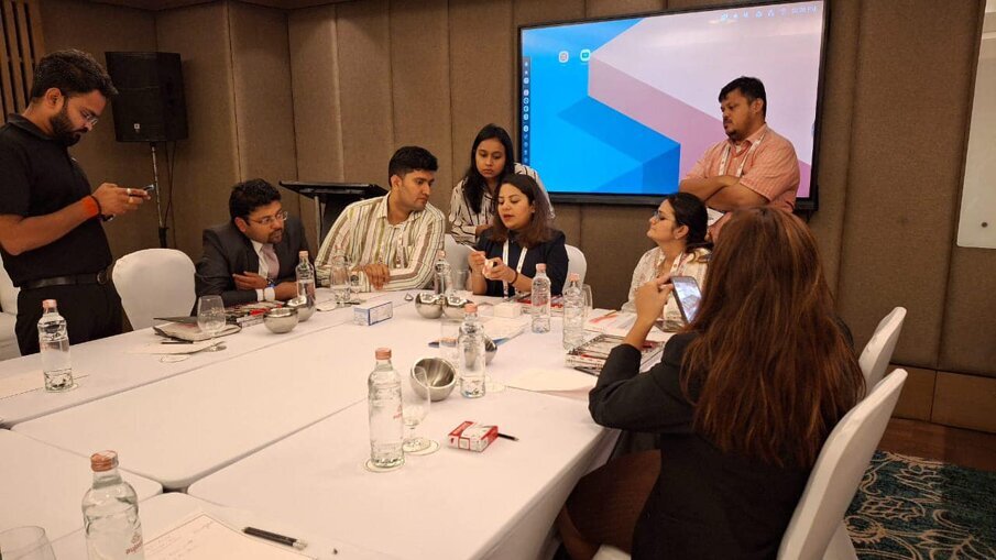 Dr. Apoorva Gupta conducted an engaging hands-on workshop on soft tissue management in implant revisions