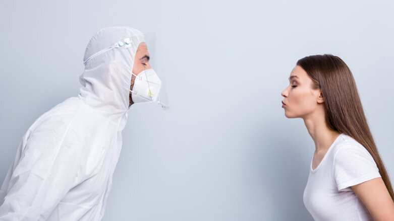 Übertragung des Coronavirus oder von Zika-Erregern beim Küssen?