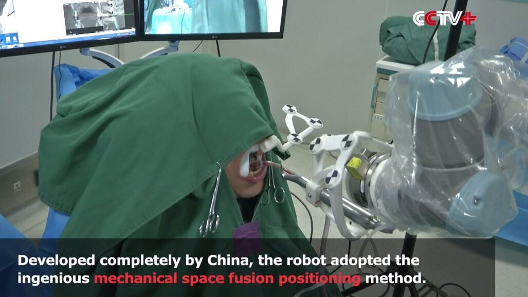 U Kini robot prvi put izveo oralnohirurški zahvat