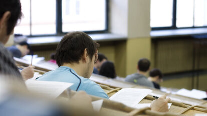 Bessere Versorgung durch schlechtere Ausbildung?