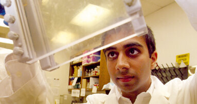 Blue lights stop oral tumours growing