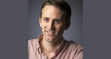 Parodontoloog NVvP Alexander Verhelst: “Je kunt parodontale chirurgie er niet een beetje bij doen”