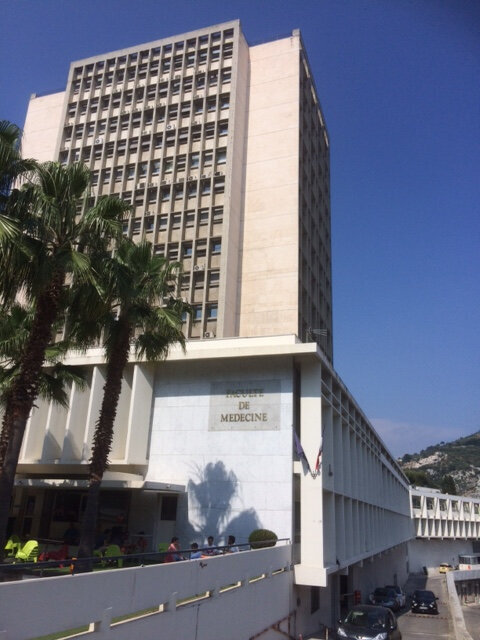 Fig. 3a : Les cours sont dispensés au sein de l’institut de la face et du cou à Nice