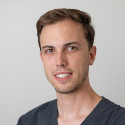 Dr Ádám Kapai