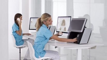 3Shape zeigt auf der IDS zwei neuentwickelte Desktop Scanner