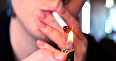 新的研究表明烟草的摄入会增加感染口腔人乳头状瘤病毒的风险