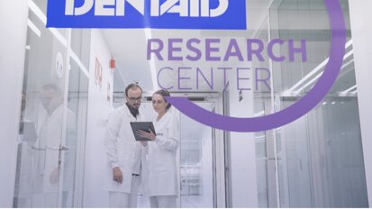 Innesto di tessuti molli intorno a denti e impianti, con il supporto della clorexidina e di VITIS anti-stain per mantenere l’igiene orale