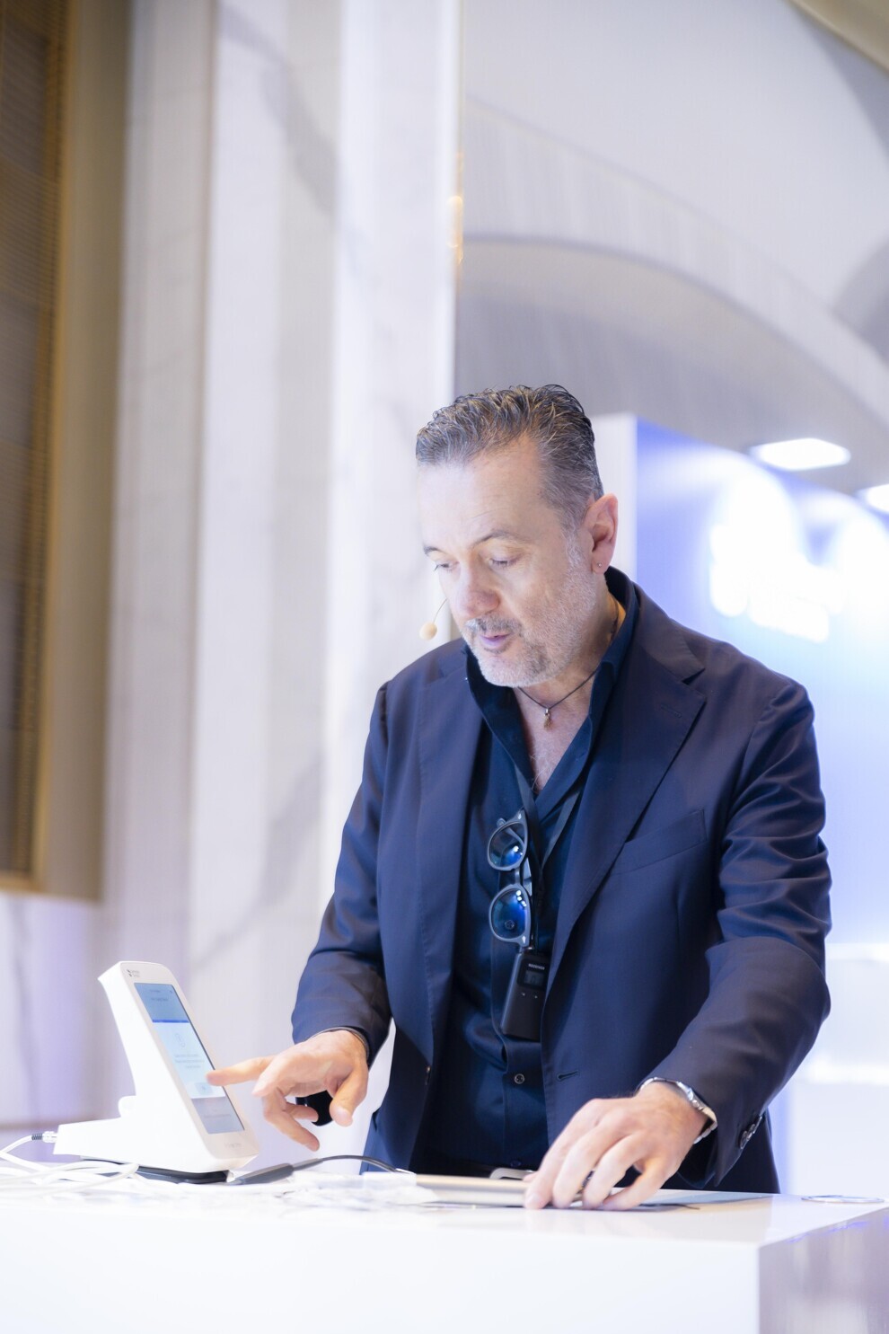 Prof. Simone Grandini demonstrating the latest Dentsply Sirona innovations at DS World 2025 Dubai.