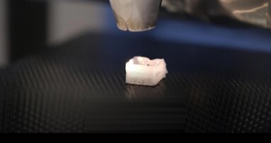 Laser-assisted melt printing: Glas und Keramik direkt aus dem Drucker