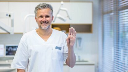 Interview: Laser protocol for peri-implantitis treatment