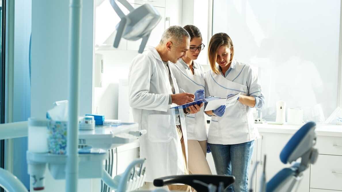Vyne Dental lança relatório de estado da indústria odontológica de 2021