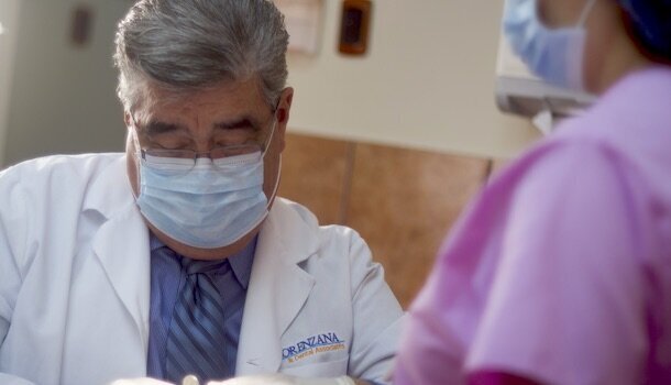 El Director de Lorenzana & Dental Associates en San Salvador.