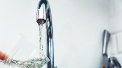 Voordelen van waterfluoridering in rijke landen mogelijk afgenomen