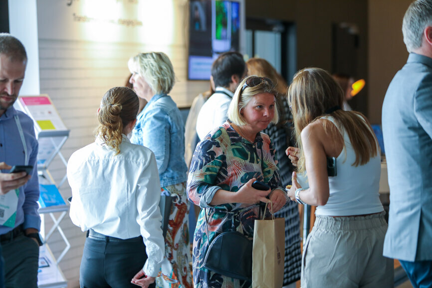 Over 270 dental professionals and 11 exhibitors attended the EAS summer meeting in 2022. 