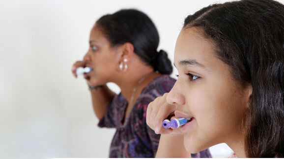 Colgate e Associação Hispânica de Odontologia lançam campanha de saúde bucal