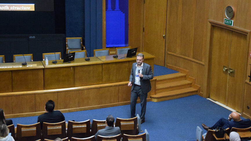 Dr Spyros Floratos held a lecture on the rationale for the management of complex, borderline cases in endodontics.