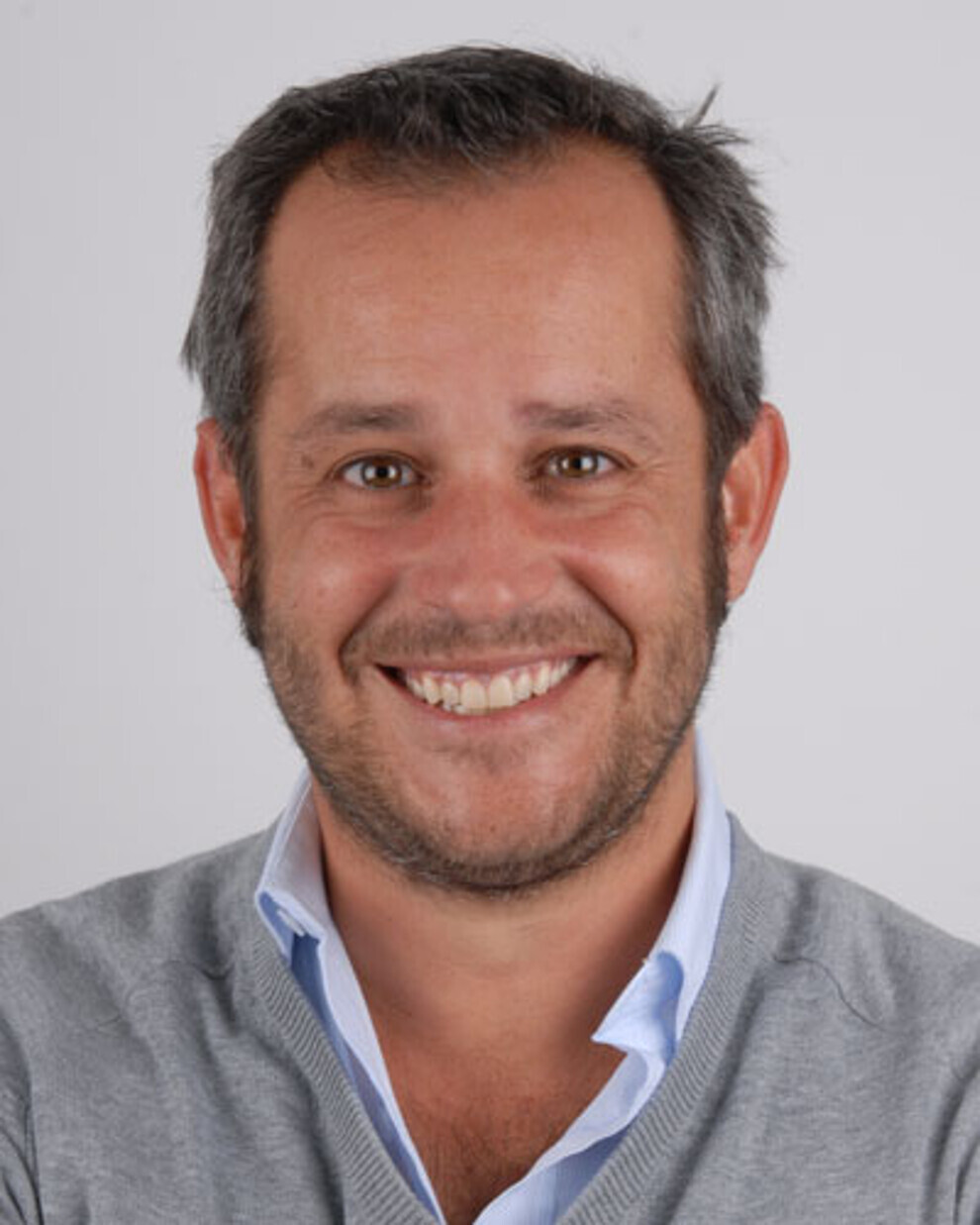 Dr Luís Ilzarbe is a general dentist from Spain, specialising in prosthetics, aesthetics and aligner treatment at his private practice in Valencia.