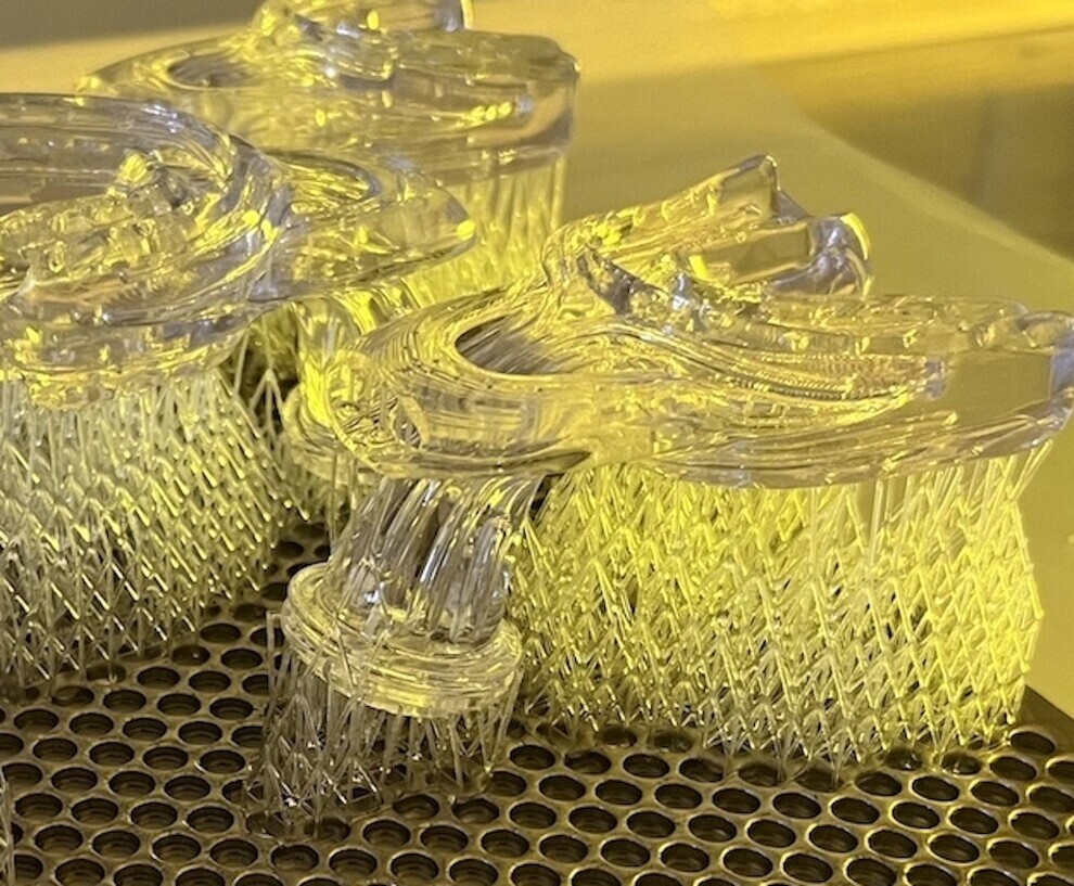 Fig. 5: Mouthpieces on build tray after being 3D-printed.