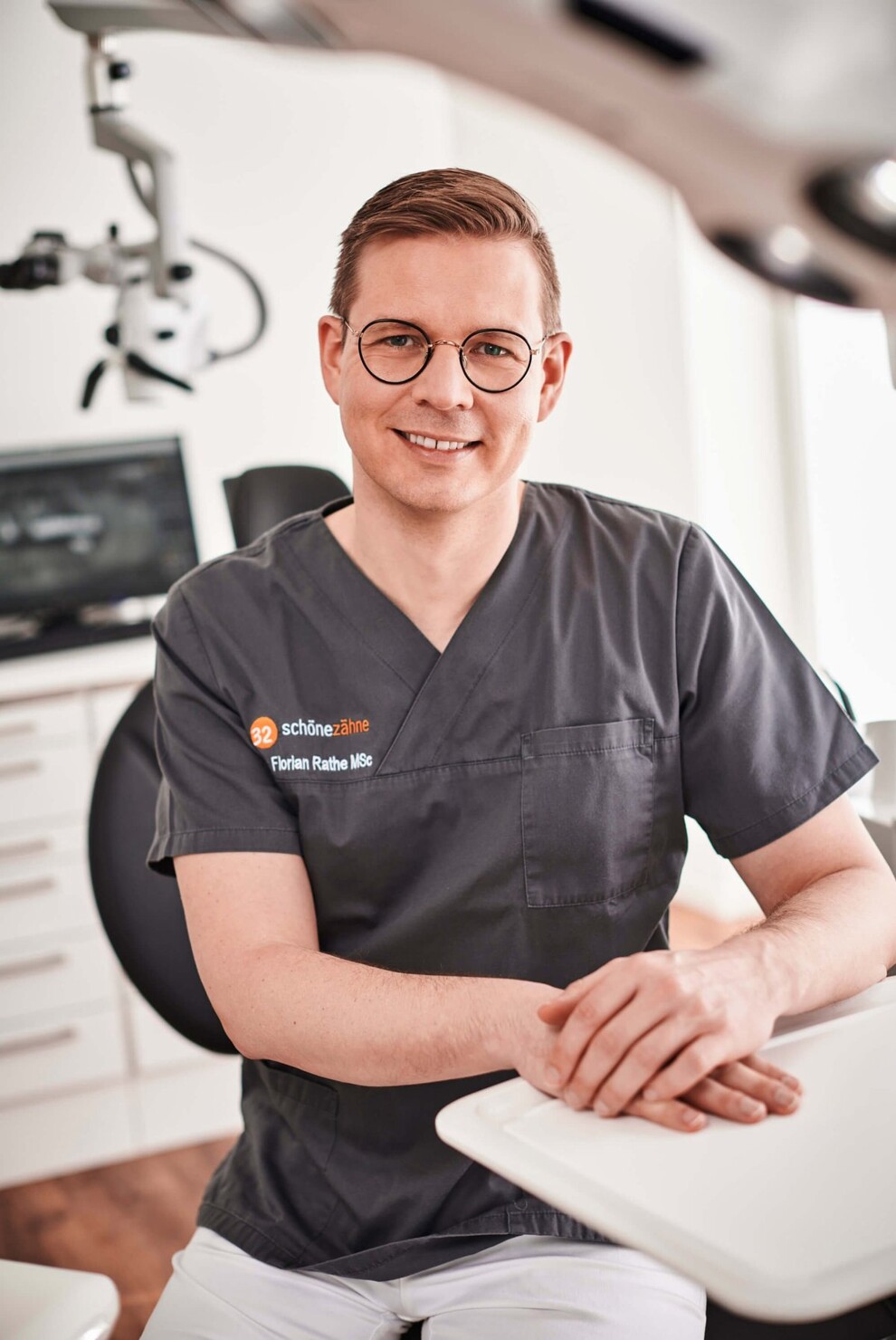 Dr. Florian Rathe ist Parodontologe, Implantologe und Spezialist für ästhetische Zahnmedizin. (Bild: 32 schönezähne)