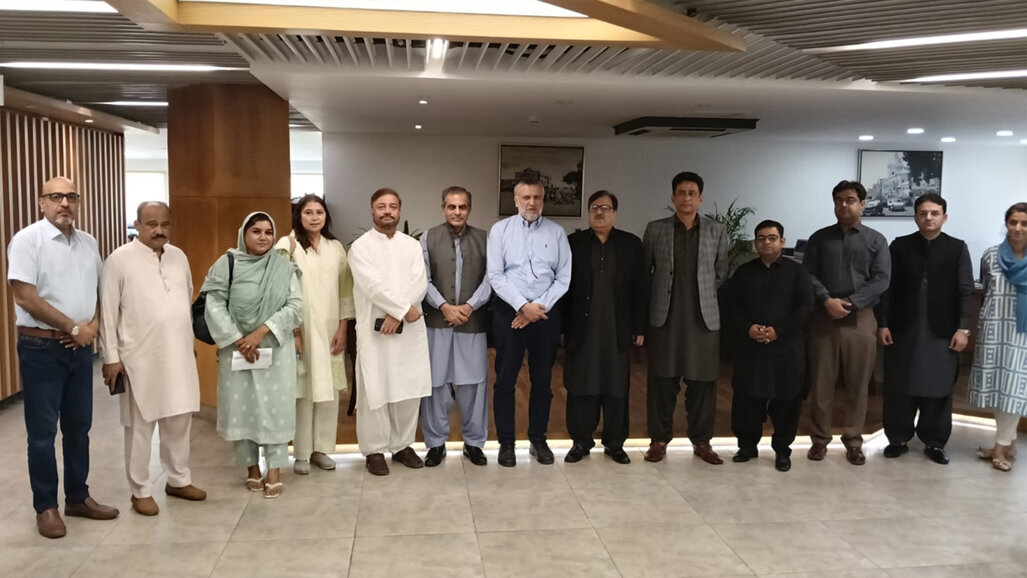 PDA Karachi, SHCC join forces to regulate dental clinics, curb Quackery in Sindh