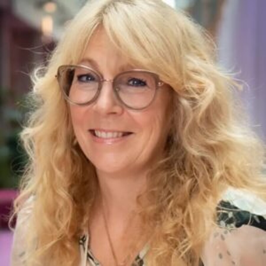 NÃ¡vrat Karolinska Institutet na vrchol podle prof. Bodil Lund, kterÃ¡ vede tamnÃ­ stomatologickou fakultu, odrÃ¡Å¾Ã­ vÃ½znam propojenÃ­ internacionalizace, podpÅ¯rnÃ½ch akademickÃ½ch podmÃ­nek a vÃ½zkumu, jenÅ¾ spojuje vzdÄlÃ¡vÃ¡nÃ­, klinickou praxi a Å¡irÅ¡Ã­ zdravotnÃ­ vÃ½zvy. (ObrÃ¡zek: Stefan Zimmerman)