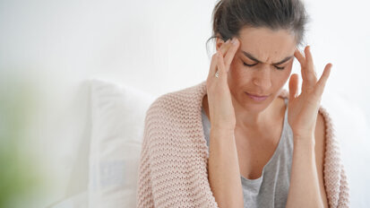 Studie zeigt Zusammenhang zwischen Mundgesundheit und Migräne bei Frauen